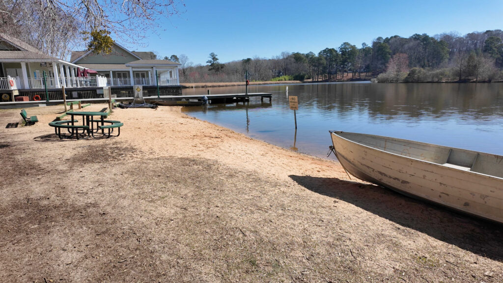 Home buyers in Holly Springs NC enjoy Bass Lake park.